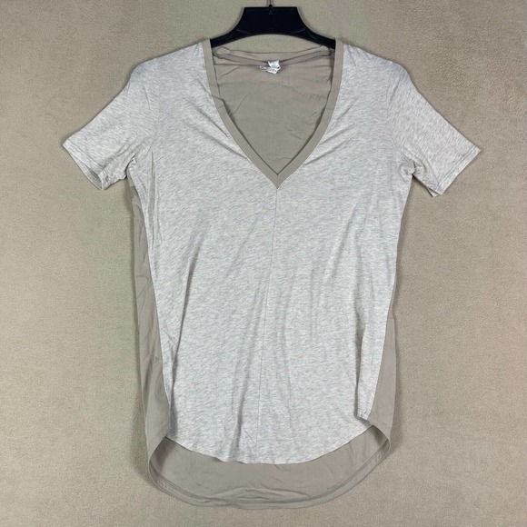 Under Armour Womens XS Short‎ Sleeve Shirt Deep V Neck Lightweight Stretch - Picture 1 of 11